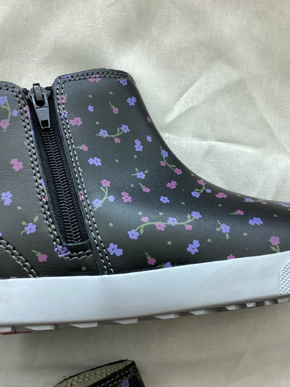 See Kai Run Kids' Keegan II High Top Sneaker, size 13